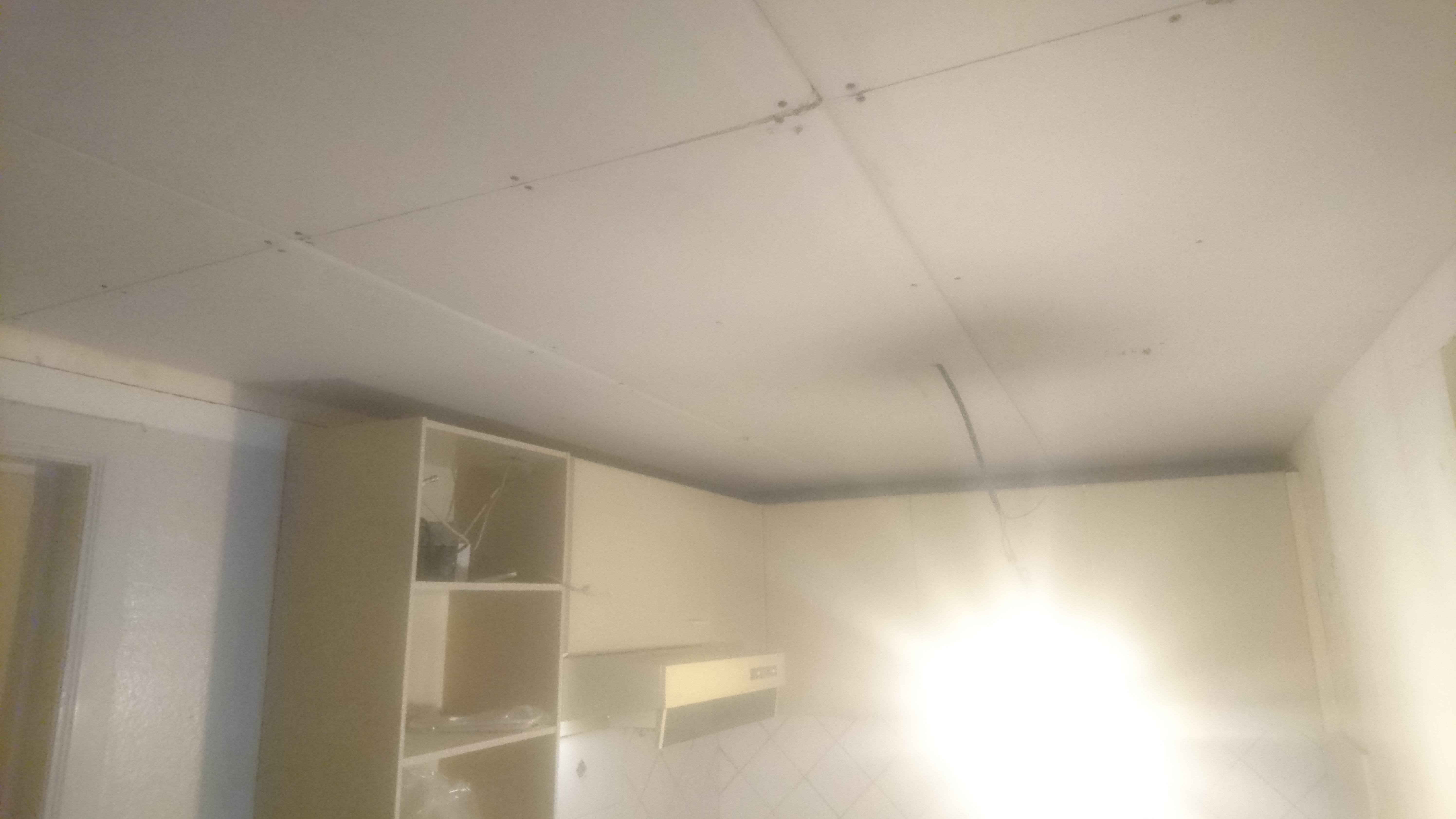 plaatsen gipskarton plafond keuken